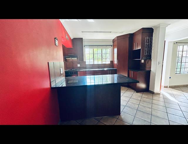 4 BEDROOM TOWNHOUSE FOR SALE IN WATERKLOOF EAST